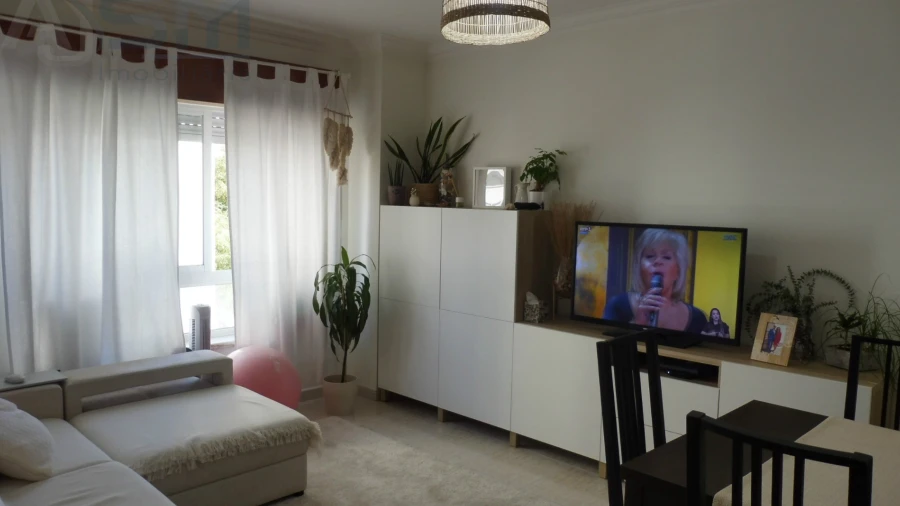 Apartamento T1 para Arrendamento em Rio de Mouro