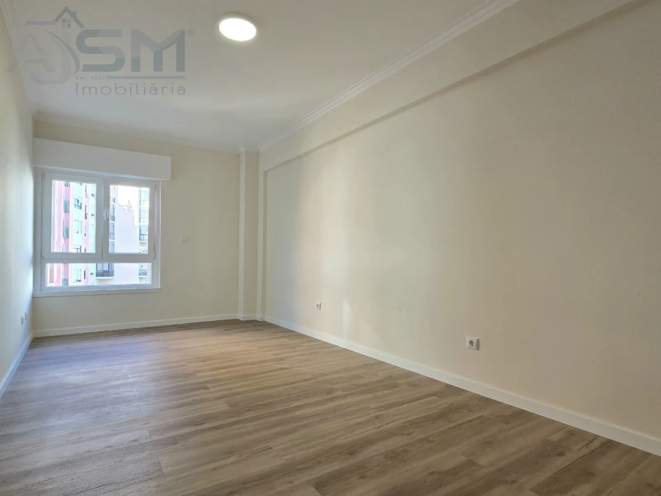 Apartamento T2 para Venda em Massamá e Monte Abraão Foto 6