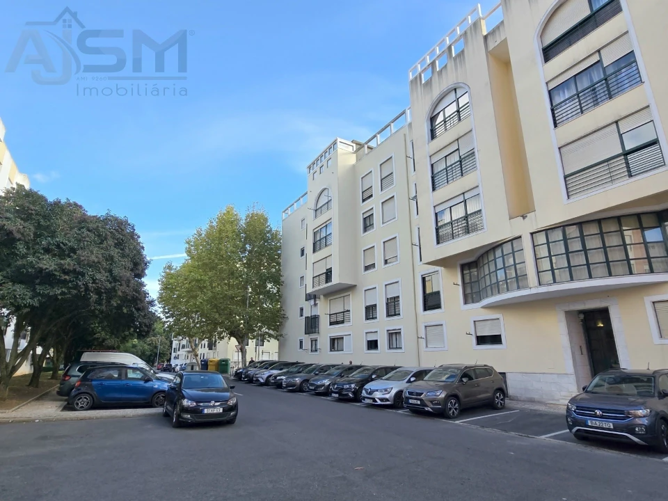 Apartamento T2 para Venda em Massamá e Monte Abraão Foto 28