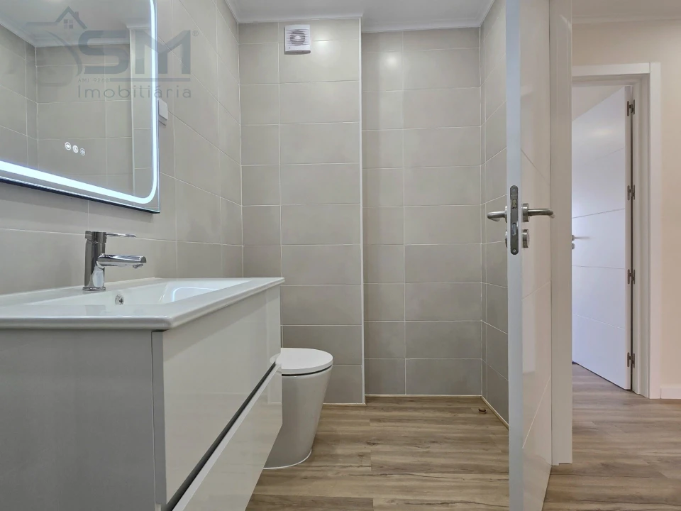 Apartamento T2 para Venda em Massamá e Monte Abraão Foto 14