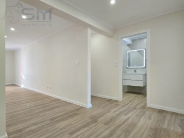 Apartamento T2 para Venda em Massamá e Monte Abraão
