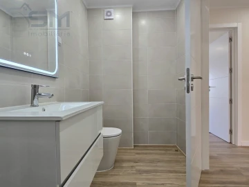 Apartamento T2 para Venda em Massamá e Monte Abraão