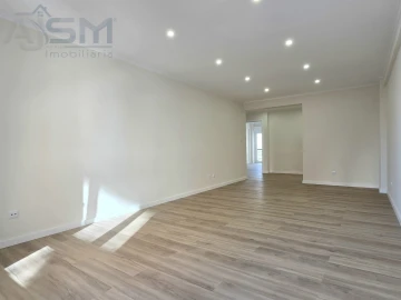 Apartamento T2 para Venda em Massamá e Monte Abraão