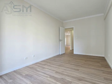 Apartamento T2 para Venda em Massamá e Monte Abraão