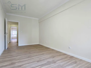Apartamento T2 para Venda em Massamá e Monte Abraão