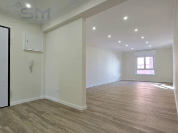 Apartamento T2 para Venda em Massamá e Monte Abraão