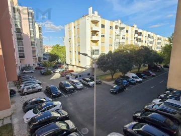 Apartamento T2 para Venda em Massamá e Monte Abraão