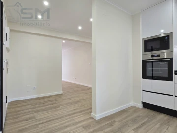 Apartamento T2 para Venda em Massamá e Monte Abraão