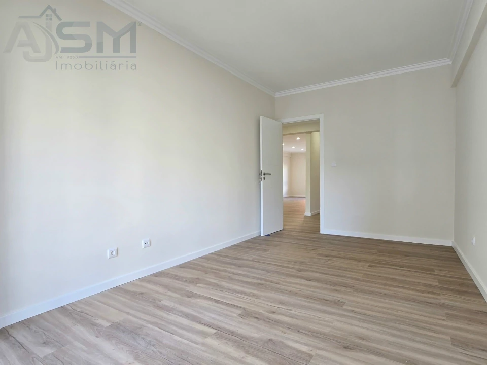 Apartamento T2 para Venda em Massamá e Monte Abraão Foto 20
