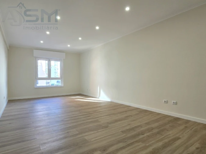 Apartamento T2 para Venda em Massamá e Monte Abraão Foto 2