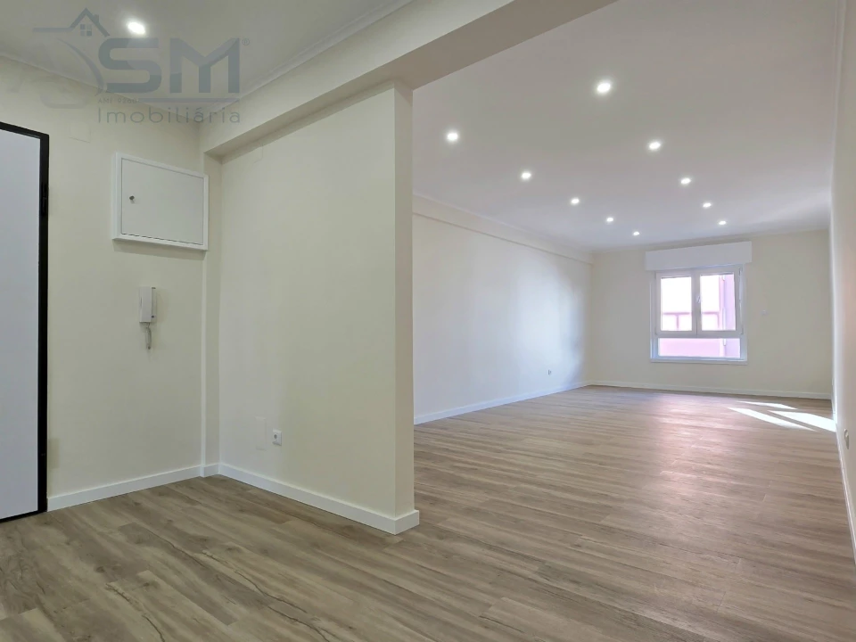 Apartamento T2 para Venda em Massamá e Monte Abraão Foto 1