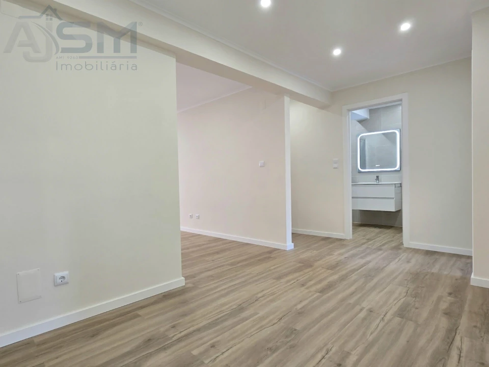 Apartamento T2 para Venda em Massamá e Monte Abraão Foto 21