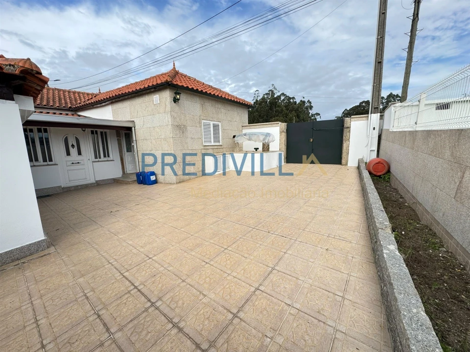 Moradia T2 para Arrendamento em Vilar e Mosteiró Foto 1