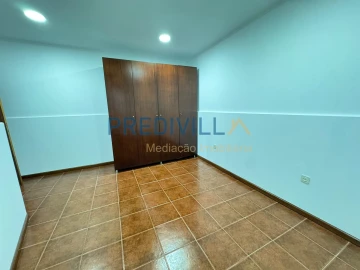 Moradia T2 para Arrendamento em Vilar e Mosteiró