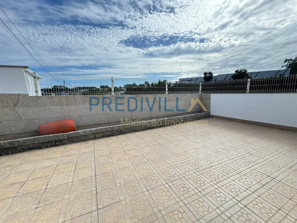 Moradia T2 para Arrendamento em Vilar e Mosteiró Foto 3