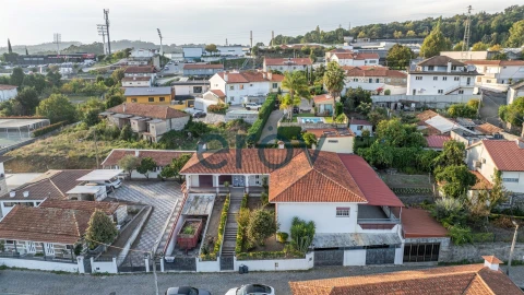 Moradia T4 para Venda em Moreira de Conegos