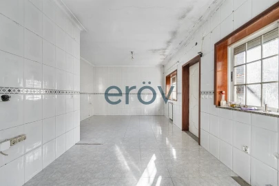 Moradia T4 para Venda em Moreira de Conegos