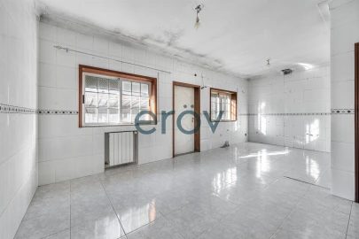 Moradia T4 para Venda em Moreira de Conegos