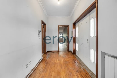 Moradia T4 para Venda em Moreira de Conegos