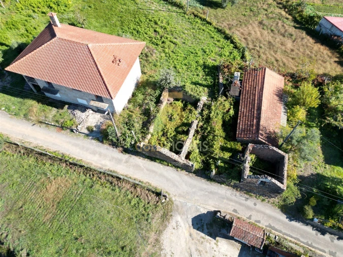 Moradia T0 para Venda em Santa Maria de Sardoura Foto 2