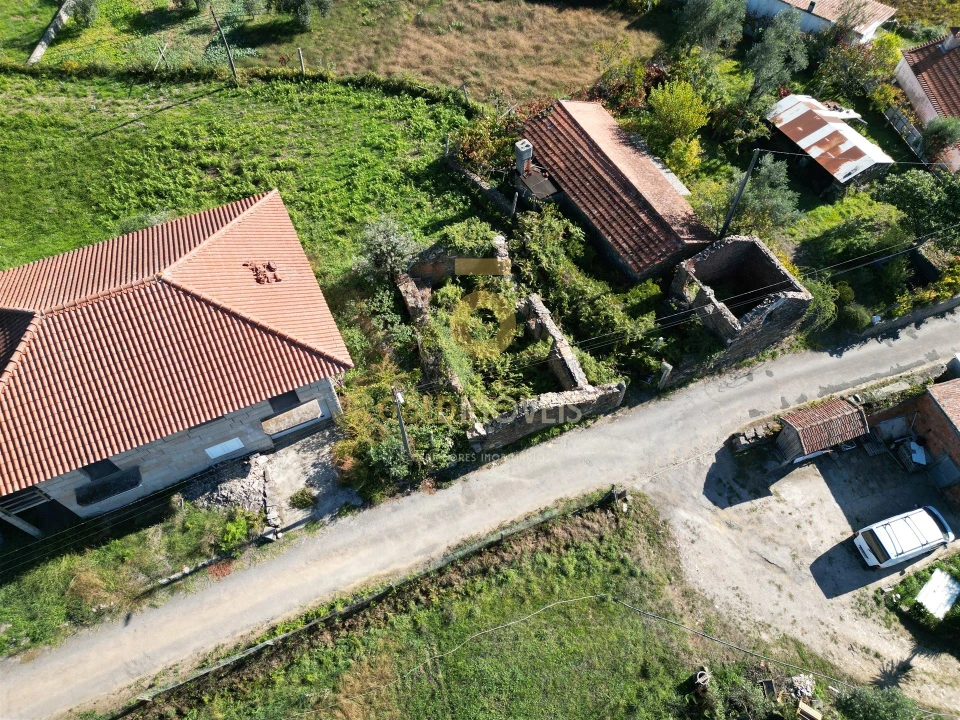 Moradia T0 para Venda em Santa Maria de Sardoura Foto 1