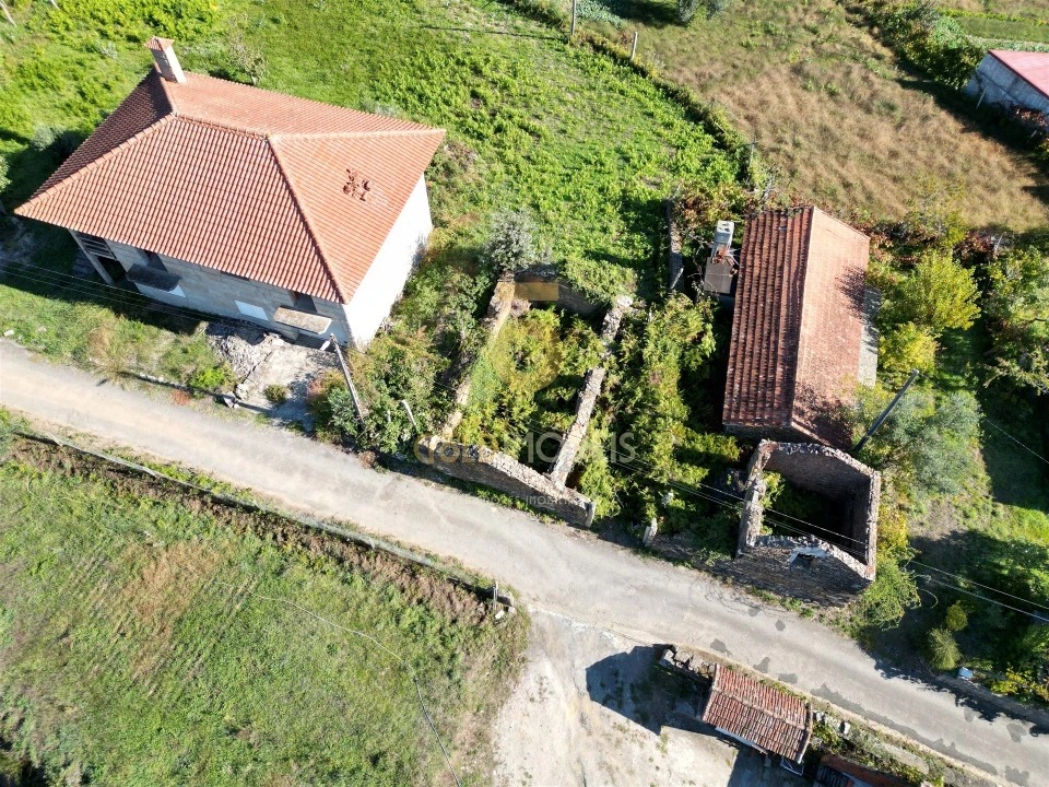 Moradia T0 para Venda em Santa Maria de Sardoura Foto 2