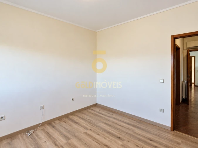 Apartamento T2 para Venda em Meixomil Foto 15