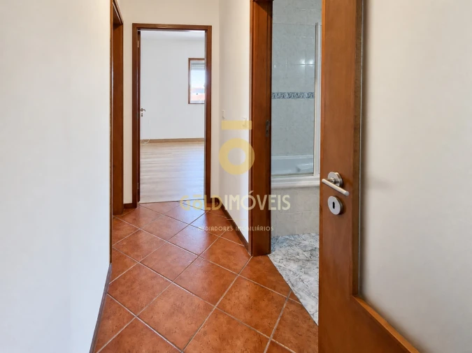 Apartamento T2 para Venda em Meixomil Foto 12