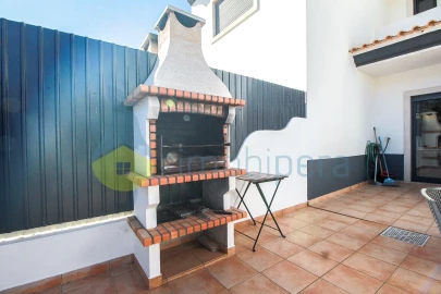 Moradia T3 para Venda em Ferreiras