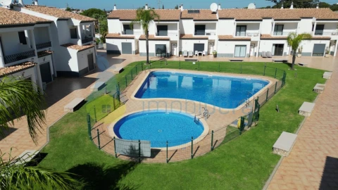 Moradia T3 para Venda em Ferreiras