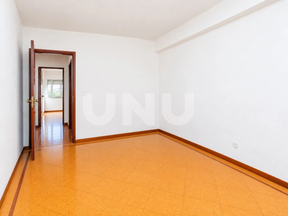 Apartamento T2 para Venda em Carregado e Cadafais Foto 16