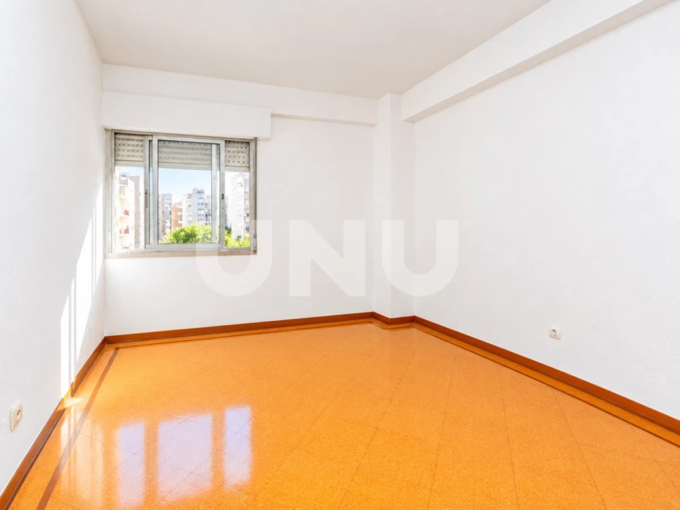Apartamento T2 para Venda em Carregado e Cadafais Foto 24