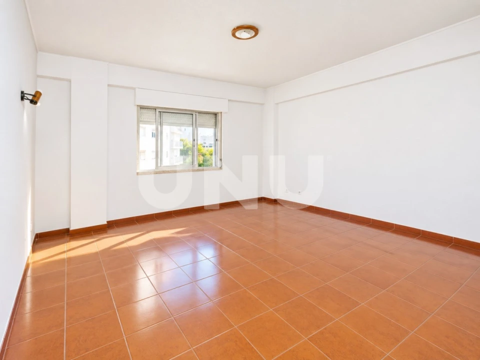 Apartamento T2 para Venda em Carregado e Cadafais Foto 9