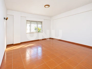 Apartamento T2 para Venda em Carregado e Cadafais