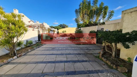 Moradia T2 para Venda em Quarteira