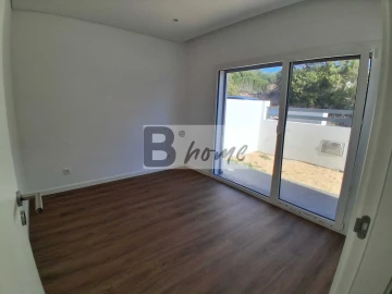 Moradia T4 para Venda em Laranjeiro e Feijó