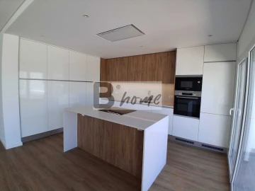 Moradia T4 para Venda em Laranjeiro e Feijó