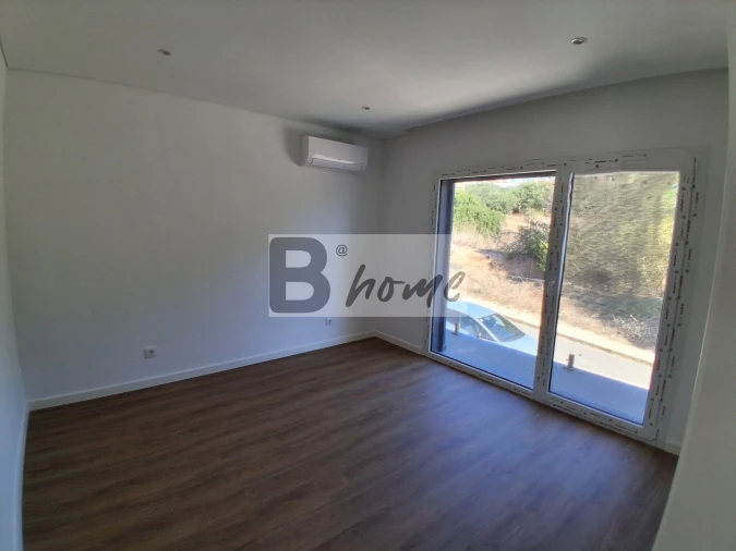 Moradia T4 para Venda em Laranjeiro e Feijó Foto 18