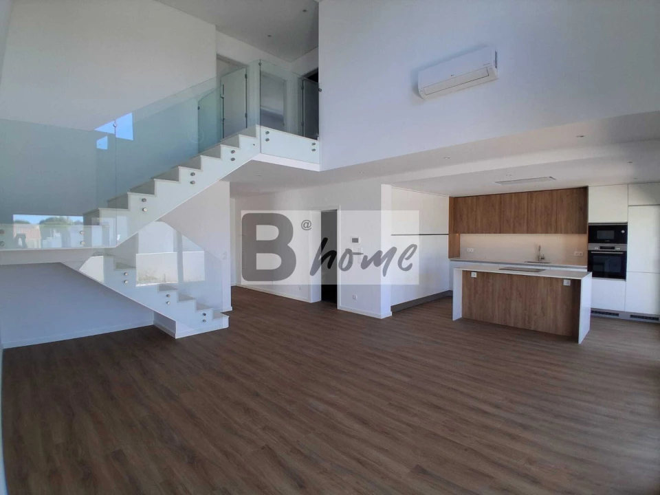 Moradia T4 para Venda em Laranjeiro e Feijó Foto 1