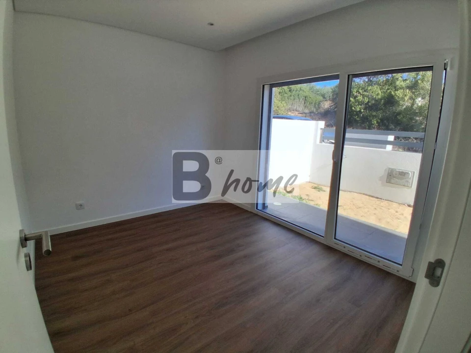Moradia T4 para Venda em Laranjeiro e Feijó Foto 11