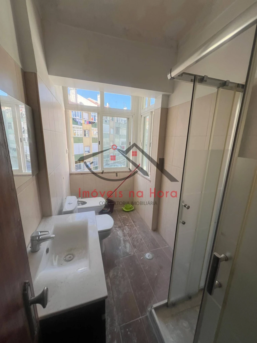 Apartamento T1 para Venda em Venteira Foto 9