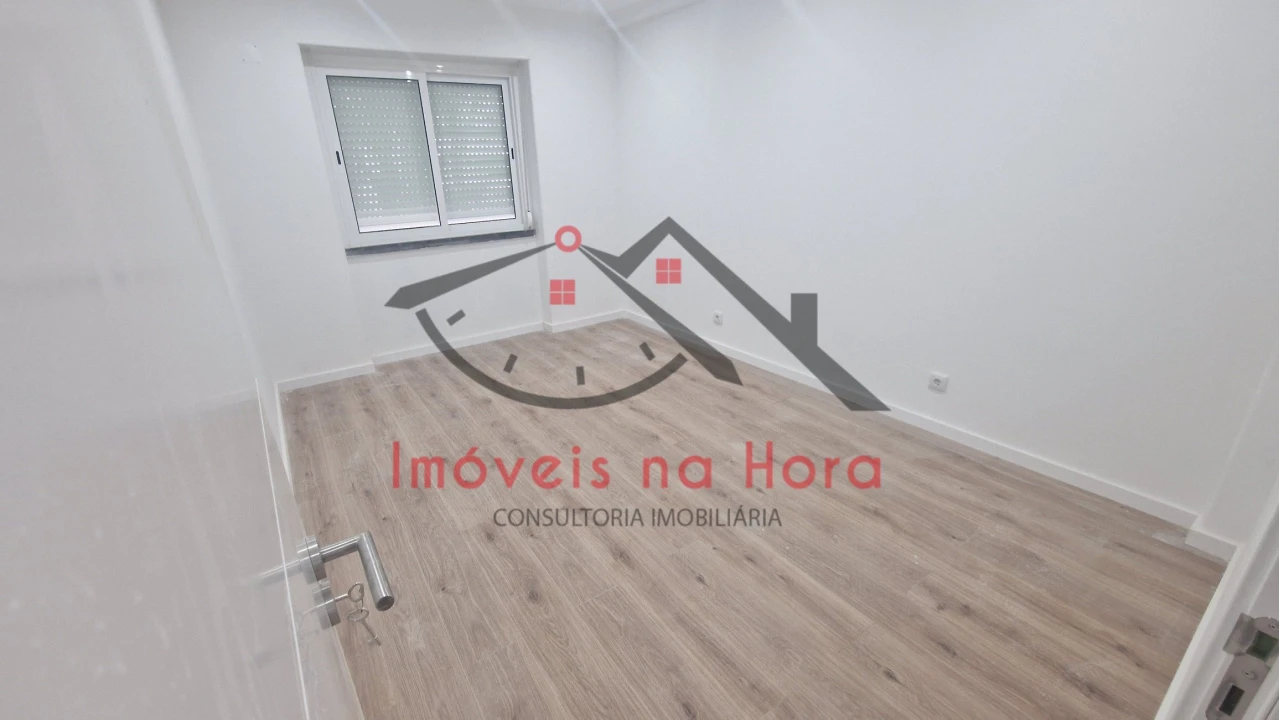 Apartamento T1 para Venda em Venteira Foto 3