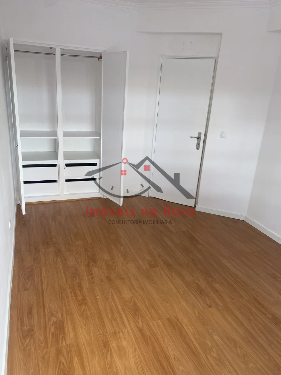 Apartamento T3 para Venda em Algueirão-Mem Martins Foto 12