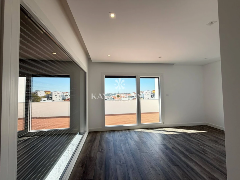 Moradia T5 para Venda em Pontinha e Famões Foto 14