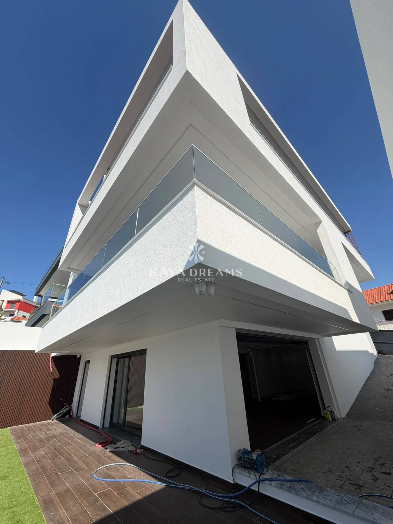 Moradia T5 para Venda em Pontinha e Famões Foto 3