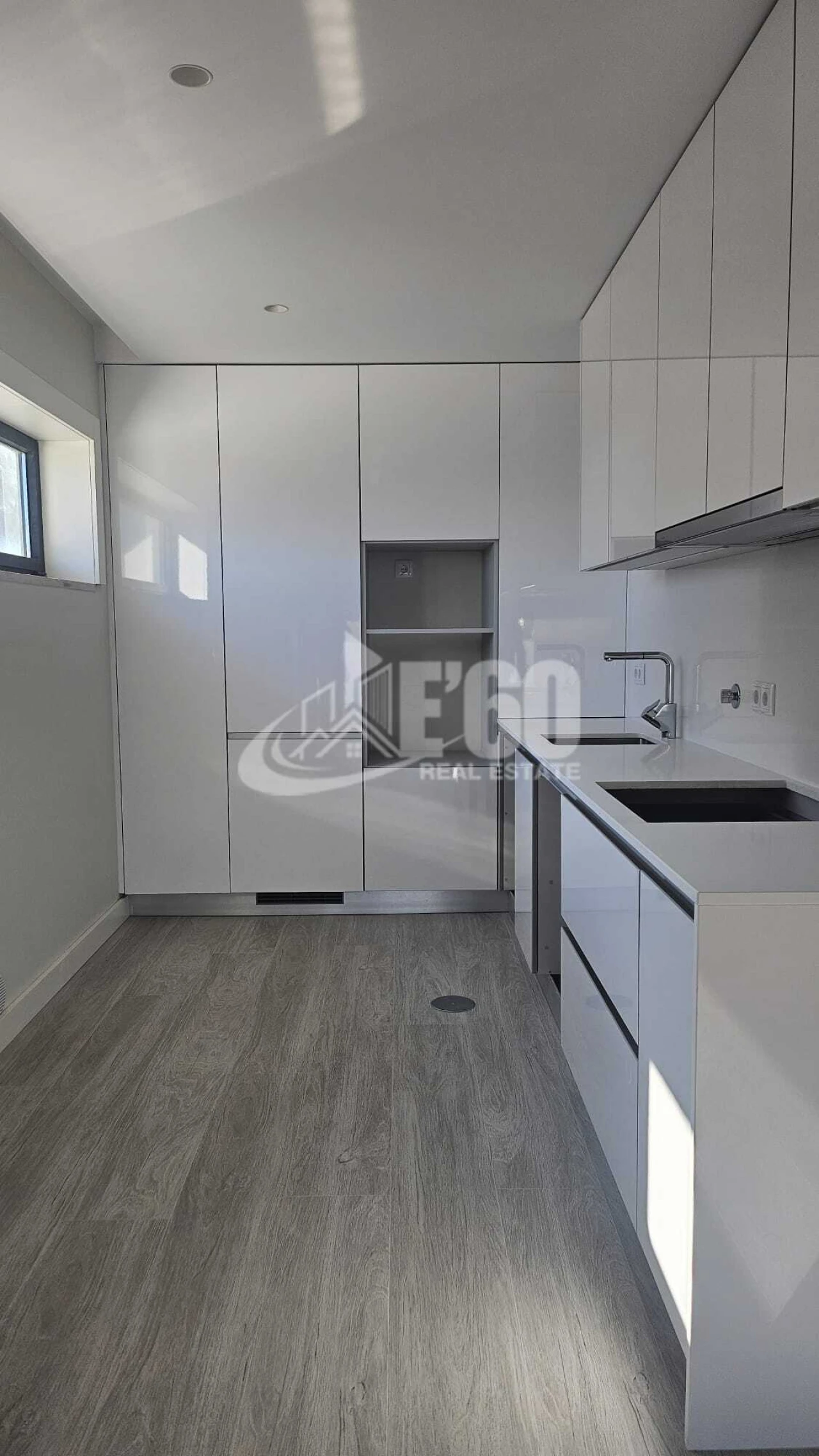 Apartamento T1 para Venda em Espinho Foto 6