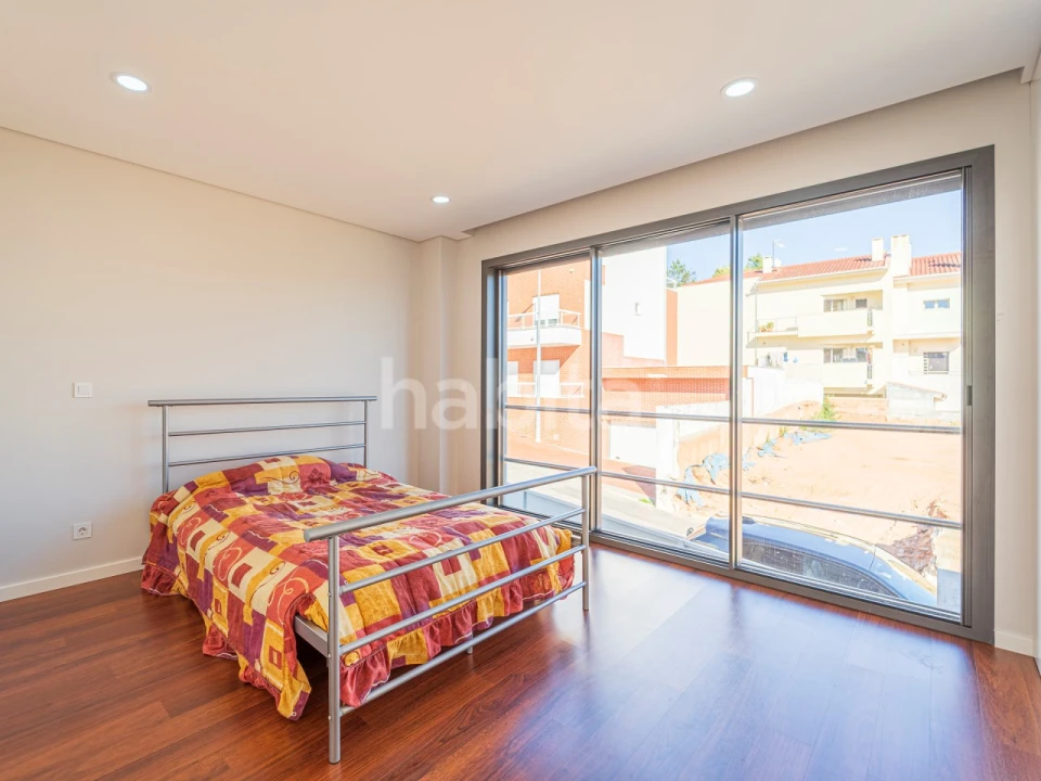 Moradia T4 para Venda em Santo Antonio dos Olivais Foto 24