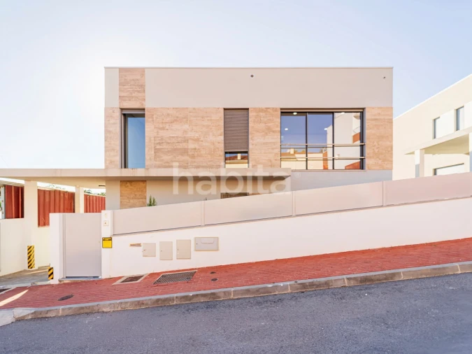 Moradia T4 para Venda em Santo Antonio dos Olivais Foto 40