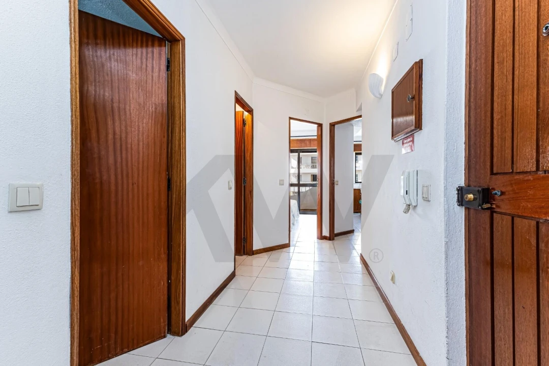 Apartamento T2 para Arrendamento em Armação de Pera Foto 2