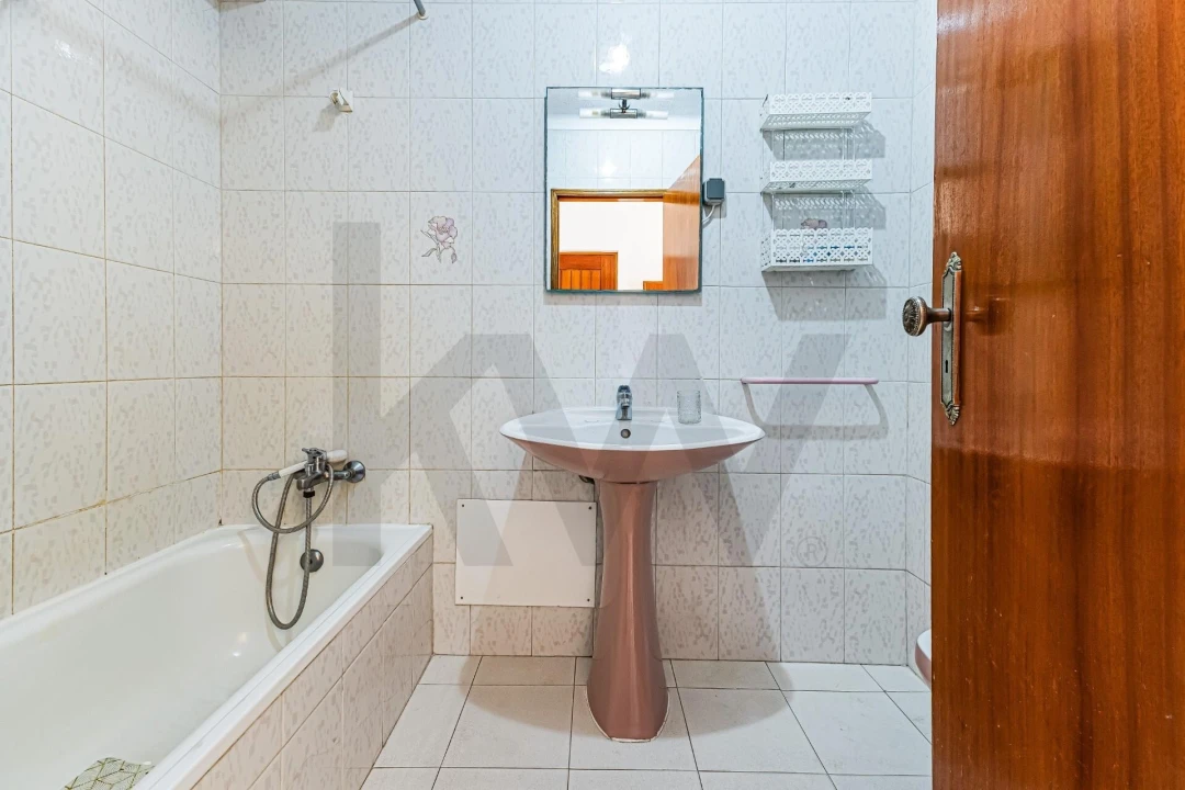 Apartamento T2 para Arrendamento em Armação de Pera Foto 5